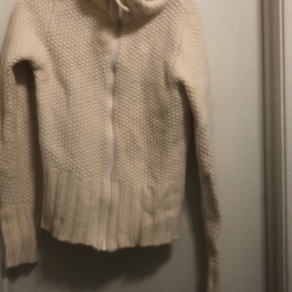 Gap sweater